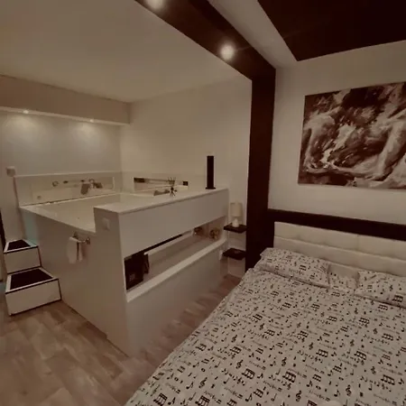 Apartment Apartman Jacuzzi